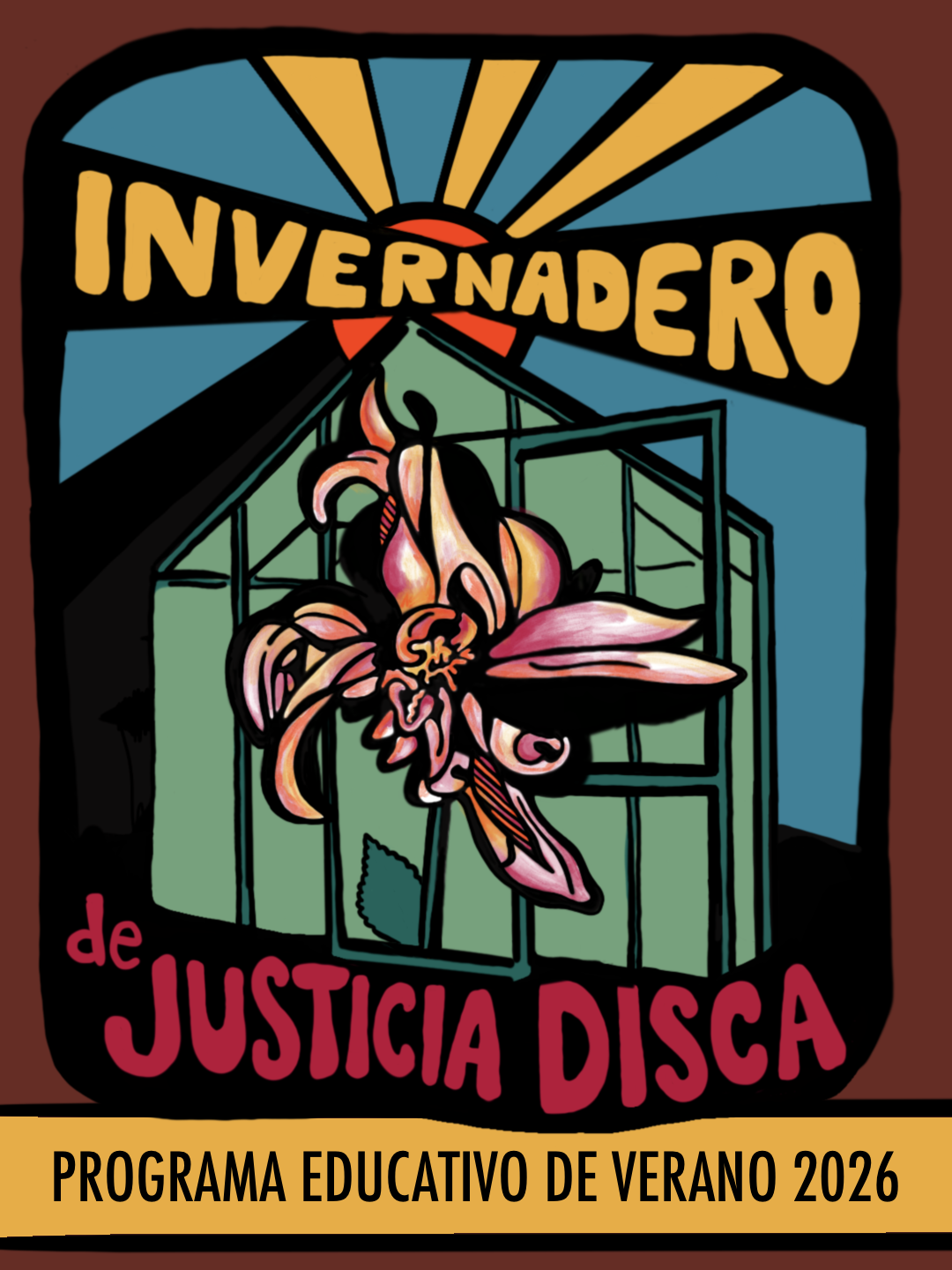 Imagen colorida de una flor en tonos rosas y naranjas, emergiendo de un invernadero color verde, con un sol anaranjado, rayos amarillos y el cielo azul de fondo. El título dice: Invernadero de Justicia de Discapacidad, seguido del subtítulo: Programa Educativo de Verano 2026.